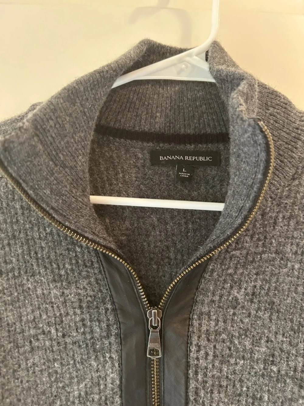 Banana Republic Merino Extra Fine Wool Ribbed sweater Zip Neck w/leather trim L